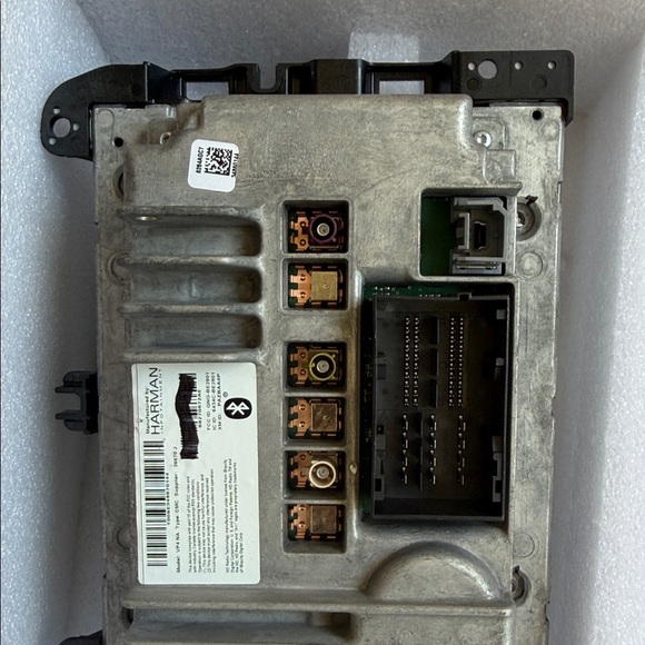 2019 dodge Durango navigation screen with complete trim - Picture 3 of 3